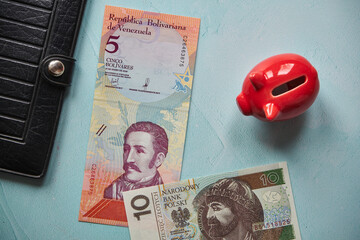wenezuelski banknot, polski banknot  - obrazy, fototapety, plakaty
