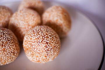 Onde-onde is a traditional Indonesian snack that is loved by all.  Onde-onde are hollow round with green bean filling.  The international name of this dish is Sesame Ball.