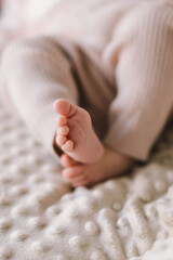 Details of the foot of a one month old baby, female. Photo depicts details of the newborn's feet and toes.