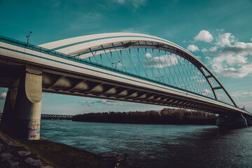 Obraz premium Bridge over the river danube