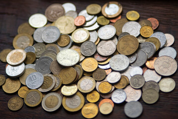 Grupo de monedas de distintos paises