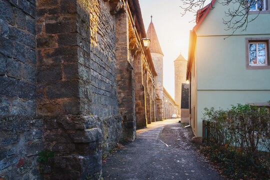 Medieval walls with Schwefelturm (Sulfur Tower) and Faulturm Tower - Rothenburg ob der Tauber, Bavaria, Germany