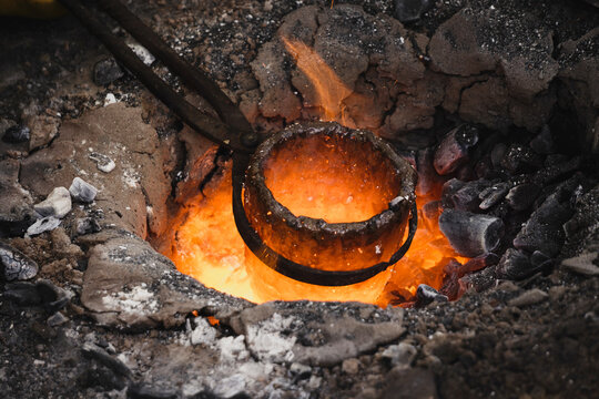 Liquid bronze is being heated to 1200°C. Casting bronze jewelry, Celtic Metalsmith. Experimental Archaeometallurgy. Viking Metal Casting. Bronze Age Forging. The lost-wax method, charcoal-fired hearth