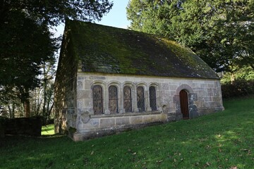 Ossuaire de l'église Saint-Pierre de l'ancien bourg de Quimerc'h, Finistère, Bretagne © Serge