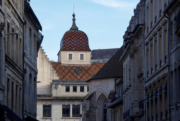Fototapeta na wymiar bell tower of the city of besançon and typical roof