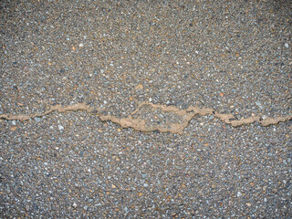 Fototapeta na wymiar imagen detalle textura suelo de asfalto con marcas de barro