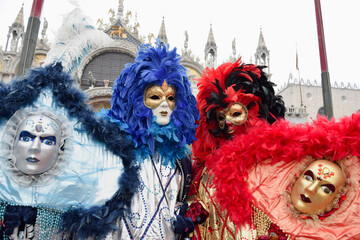 Obraz na płótnie Canvas Couple of people dressed up for the Venice Carnival