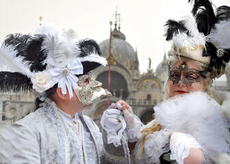 Fototapeta na wymiar Couple of people dressed up for the Venice Carnival