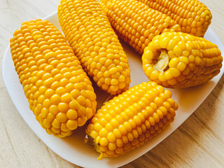 Boiled corn in a bowl