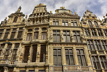 Fototapeta na wymiar Façades des maisons historiques de corporation à la Grand-Place de Bruxelles 