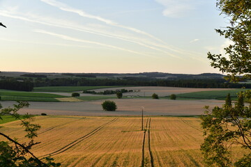 Obraz premium Paysage rural sous le coucher de soleil près du bourg de Champagne au Périgord Vert 