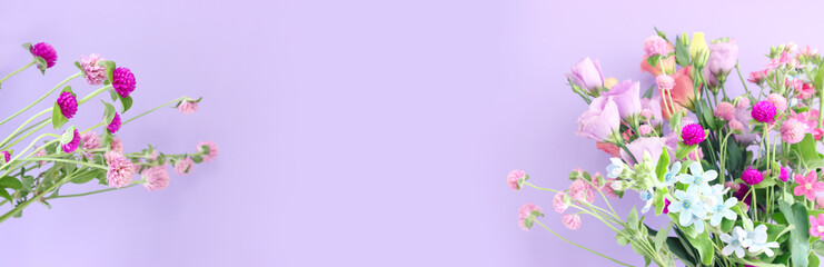 Obraz premium Top view image of pink and purple flowers composition over pastel background