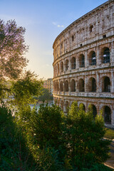 Fototapeta na wymiar Kolosseum in Rom bei Morgensonne, Italien