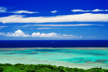 沖縄県小浜島西大岳から北側の景色