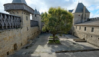Carcassonne - Ch&acirc;teau Comtal, courtyard