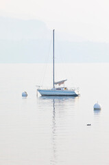 Fototapeta premium bateau de plaisance lac majeur 