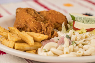 Pollo frito con papas