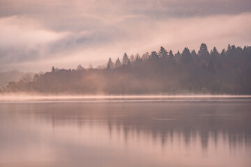 Obraz na płótnie Canvas morning mist over lake