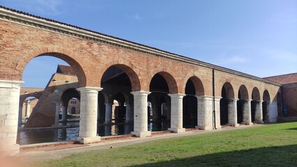 Fototapeta na wymiar aqueduct