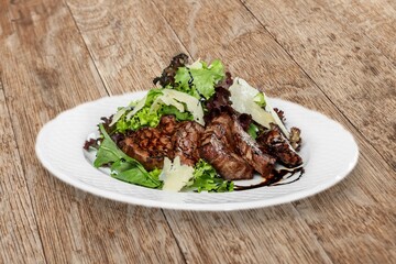 Roasted meat with fresh vegetables and sauce