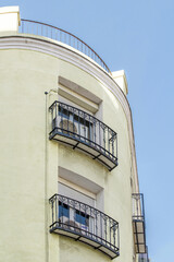 Obraz premium Curved facade of a residential building with wrought iron metal balconies