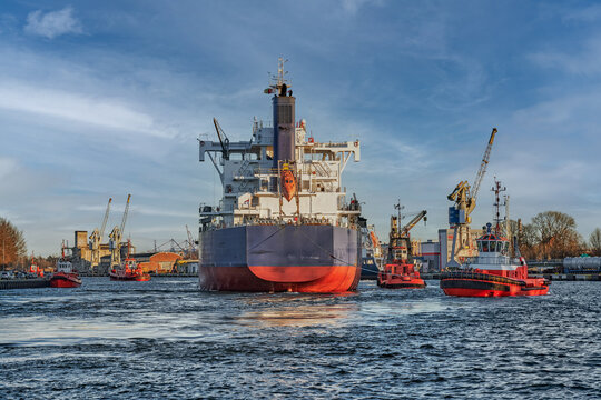 Port of Gdansk, Baltic Sea, A large bulk carrier with a displacement of 81,703 t DWT, built in 2019, enters the port with the assistance of tugboats, the ship is 228.99 meters long, 32 meters wide, an