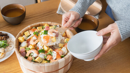 日本の料理｜ちらし寿司の調理　イメージ