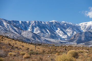 Fototapeta premium Snow covered mountains at Spring Mountain National Recreation Area, Nevada