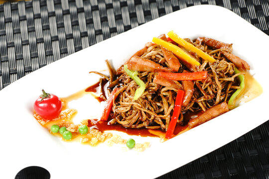 Stir-Fried Beef with Tea Tree Mushroom