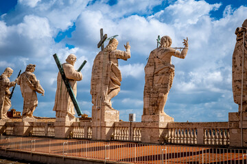 jesus christ and saints on roof of saint peters basilica, in vatican city, rome, italy - obrazy, fototapety, plakaty