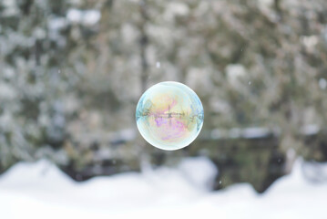 阿寒湖の冬のシャボン玉