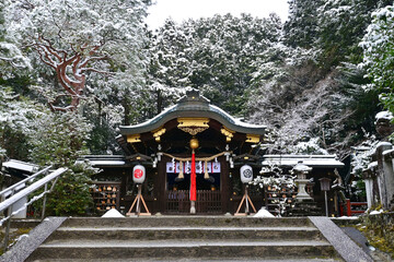 宮本武蔵ゆかりの雪舞う京都市八大神社