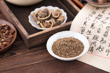 Traditional Chinese medicine prescribes medicine to save lives