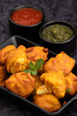 Gobi Pakoda Also Called Gobhi Pakora, Pakodi, Fakkura, Bhajiya, Bhajji, Bhaji, Ponako, Bajji Are Tea Time Indian Snacks Made Of Cauliflower Florets Marinated Tossed In Gram Flour Batter, Garam Masala