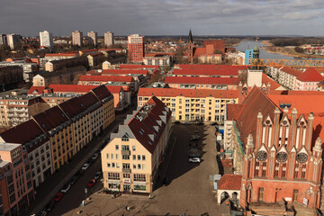 Fototapeta na wymiar Frankfurt (Oder); Blick von der Marienkirche über den Marktplatz mit Rathaus nach Norden