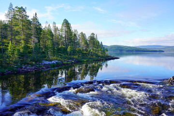 Fototapeta na wymiar Fjord en Norvège, montagne, océan, nature