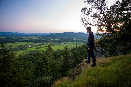 Thurston Hills Natural Area Hiking in Oregon