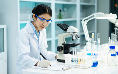 women working in the laboratory