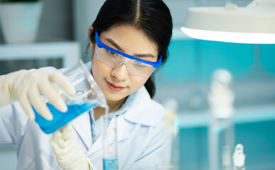 women working in the laboratory