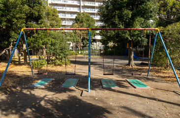 公園のブランコ