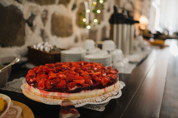 Erdbeertorte und Buffet