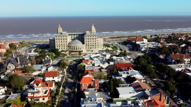 Vistas aéreas del Hotel Carrasco y la playa de Montevideo