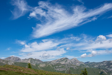 Obraz premium clouds over the mountains