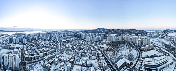 Poster a Panorama picture of cold winter city in snow.. Republic of Korea © 민혁 이