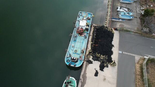 山陰海岸国立公園　港に停留している漁船