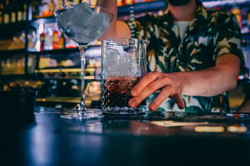 man hand bartender making cocktail in glass on the bar counter