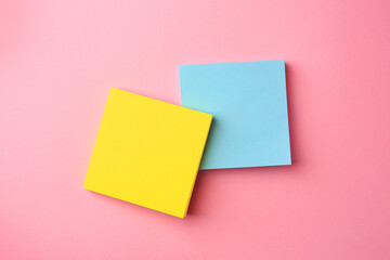 Obraz na płótnie Canvas Blank paper notes on pink background, flat lay