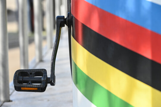 velo cyclisme pedale arc en ciel champion du monde UCI