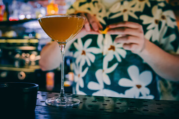 man hand bartender making cocktail in glass on the bar counter