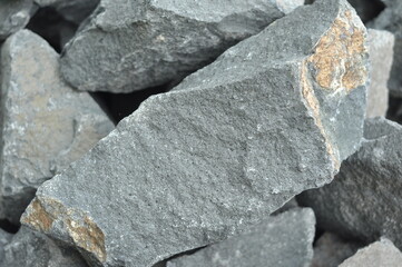 Crushed stone of this type is a stone that comes from the mountains which is large in size, so it must be broken into a diameter of 20-30 centimeters for the purposes of building foundations for house